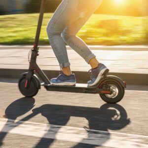 E-rolleres világ: száguldás a szabadság és a következmények között